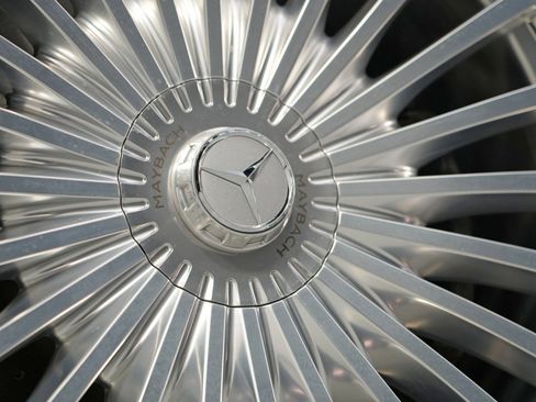 Used 2023 Mercedes-Benz Maybach GLS 600 4MATIC image 75