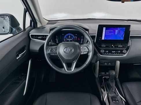 Certified 2025 Toyota Corolla Cross XLE FWD image 22