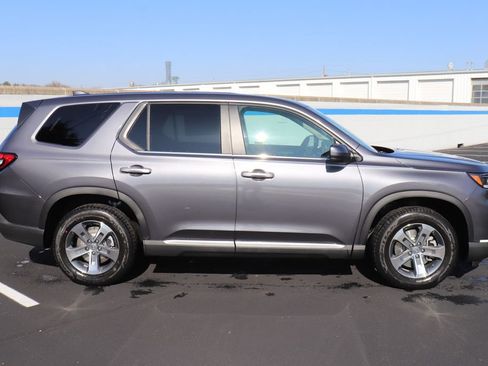 Certified 2025 Honda Pilot EX-L image 6