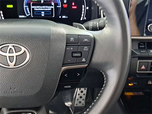 Used 2025 Toyota Camry SE image 25