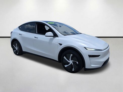 Used 2026 Tesla Model Y AWD image 2