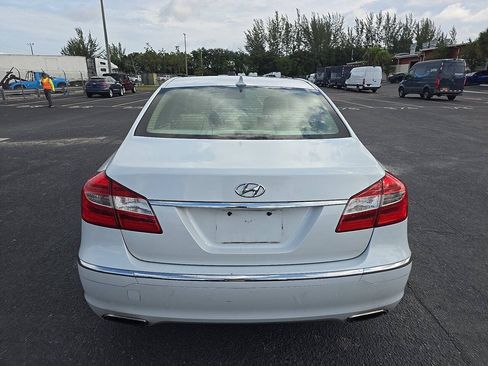 Used 2014 Hyundai Genesis 3.8 RWD image 2