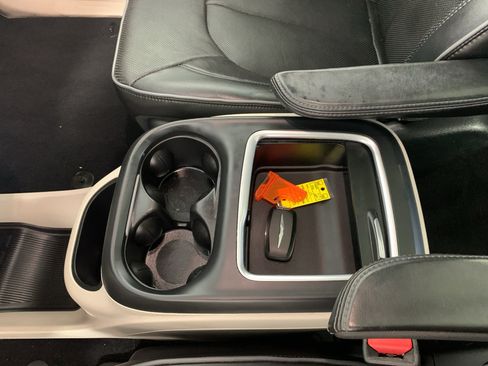Used 2019 Chrysler Pacifica Limited FWD image 29