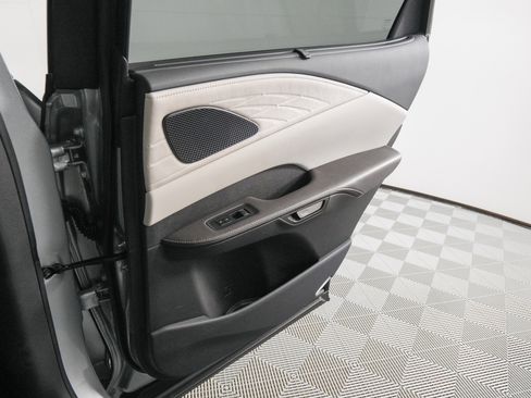 Used 2023 Lexus RX 350 w/ Luxury Package image 17