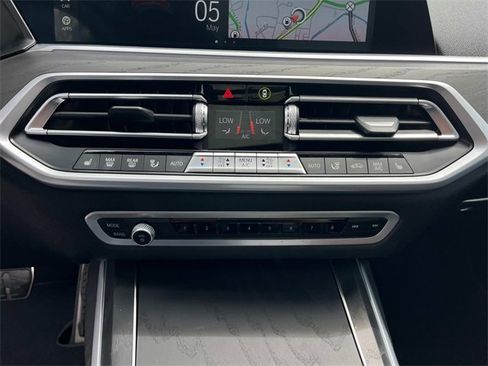 Used 2022 BMW X7 xDrive40i w/ M Sport Package image 22