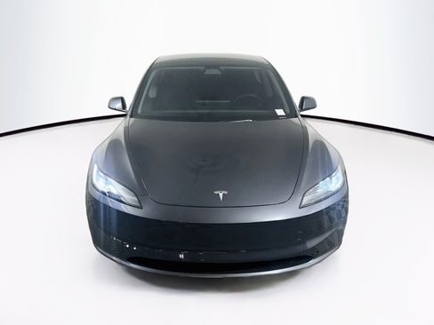 Used 2025 Tesla Model 3 RWD image 2