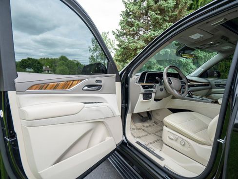 Used 2023 Cadillac Escalade ESV Sport Platinum AWD/4WD image 13