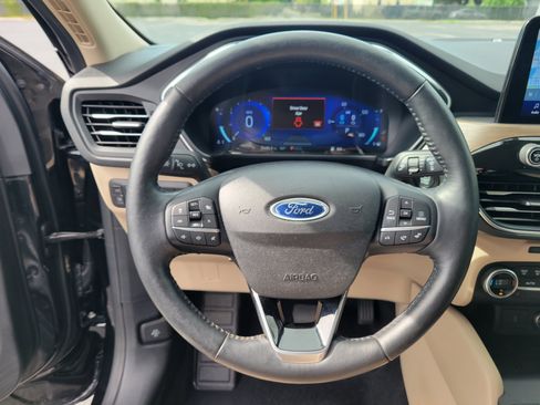 Used 2020 Ford Escape Titanium FWD image 14