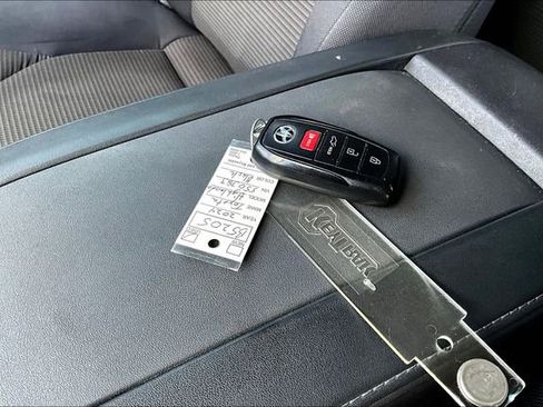 Used 2024 Toyota Highlander LE image 33