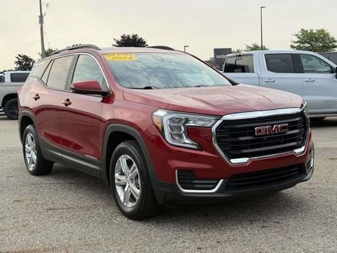 Used 2024 GMC Terrain SLE w/ Driver Convenience Package AWD/4WD image 4