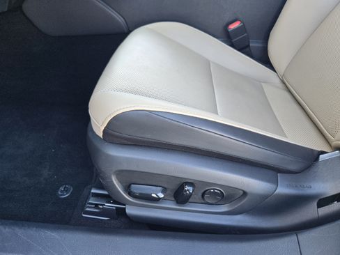 Used 2020 Lexus ES 300h w/ Premium Package image 35