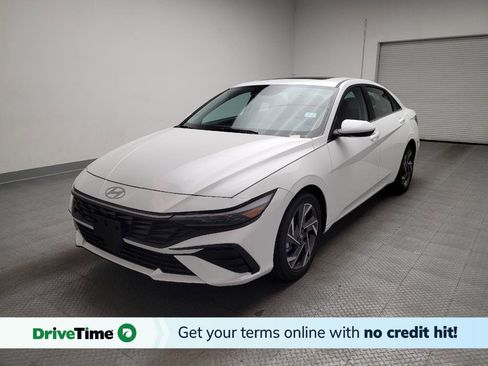 Used 2025 Hyundai Elantra SEL image 1