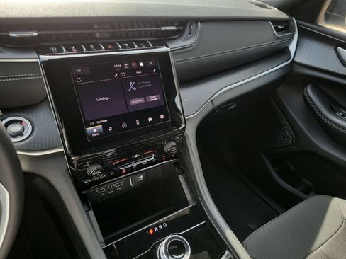 Used 2025 Jeep Grand Cherokee L Laredo RWD image 13