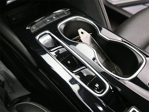 Used 2022 Buick Envision Essence w/ Safety Package image 16