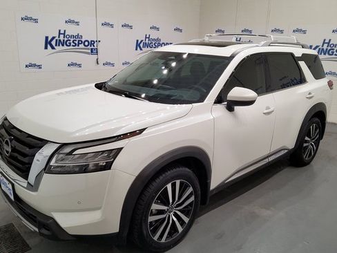 Used 2024 Nissan Pathfinder Platinum image 46