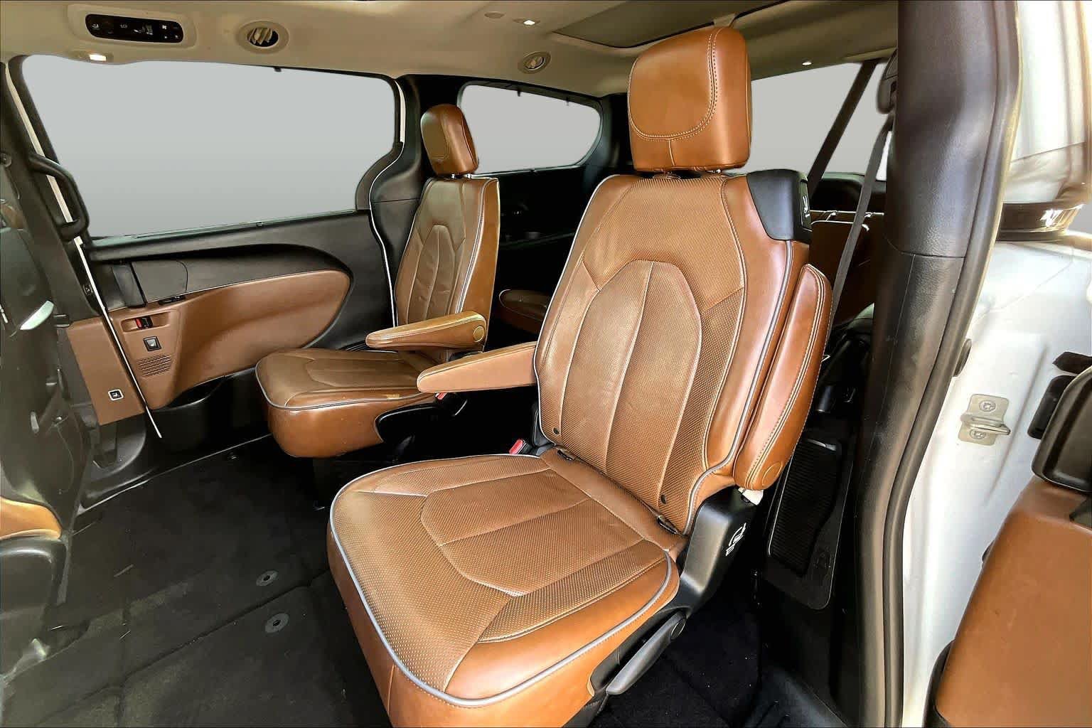 Used 2018 Chrysler Pacifica Limited w/ Advanced Safetytec Group FWD image 20