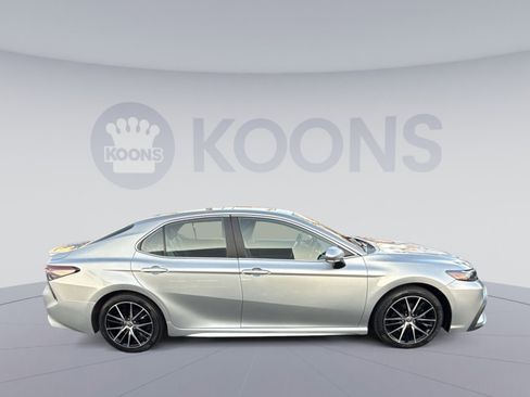 Used 2022 Toyota Camry SE w/ Cold Weather Package image 8