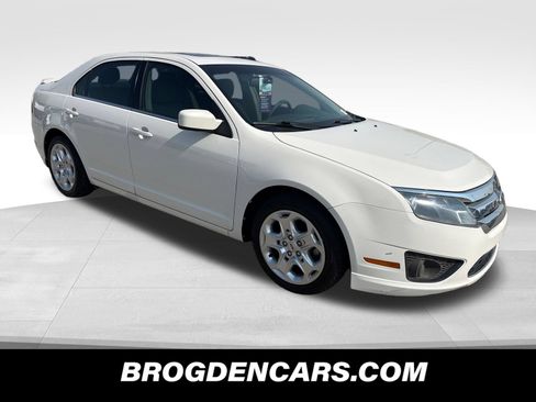 Used 2011 Ford Fusion SE FWD image 1
