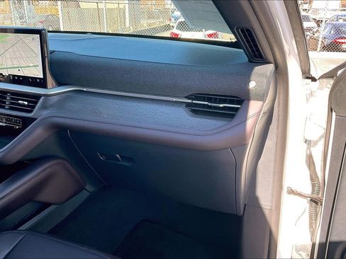 Used 2026 Ford Explorer Platinum image 14