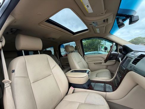 Used 2014 Cadillac Escalade Luxury AWD/4WD image 19