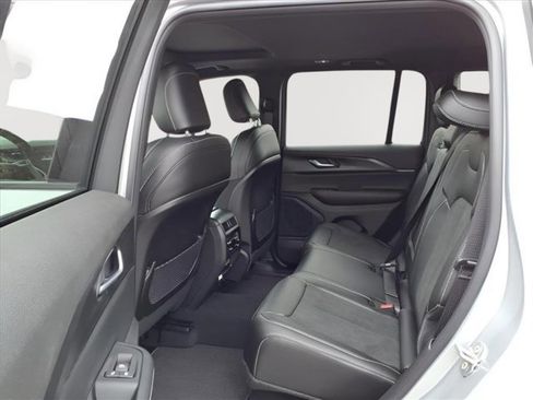 New 2025 Jeep Grand Cherokee L Altitude AWD/4WD image 12