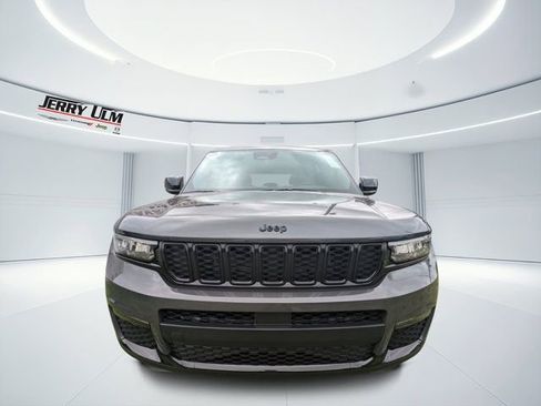 New 2025 Jeep Grand Cherokee L Limited w/ Black Appearance Package AWD/4WD image 7