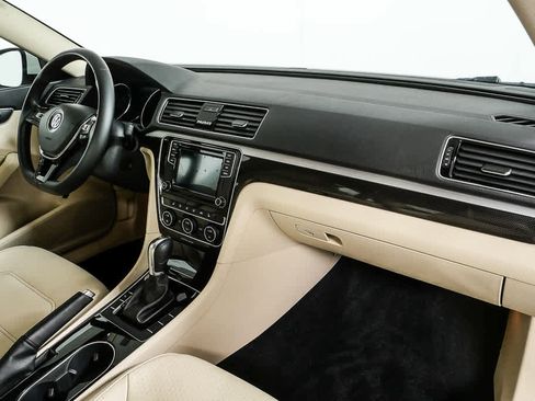 Used 2019 Volkswagen Passat 2.0T SE R-Line FWD image 19