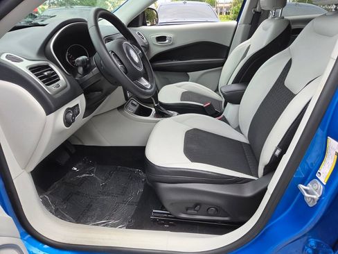 Used 2019 Jeep Compass Latitude w/ Popular Equipment Group FWD image 9