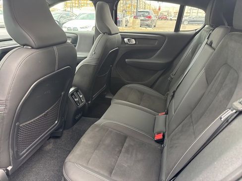 Used 2024 Volvo C40 P8 Recharge Plus w/ Climate Package image 18