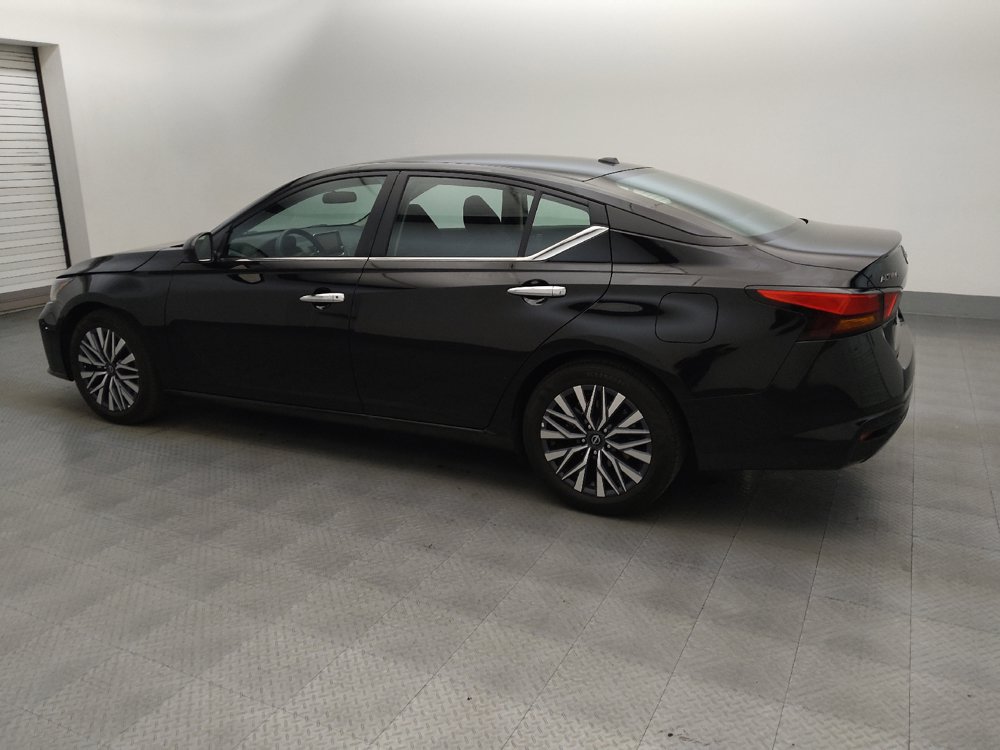 Used 2025 Nissan Altima 2.5 SV FWD image 3
