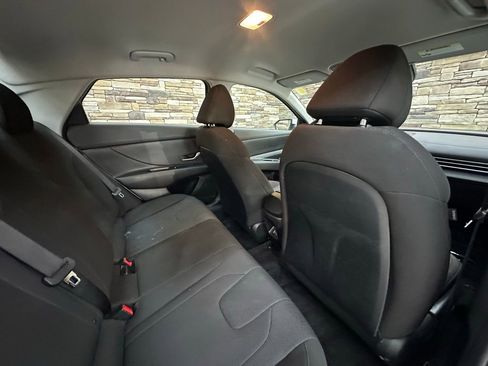 Certified 2024 Hyundai Elantra SE image 28