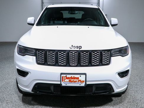Used 2022 Jeep Grand Cherokee Laredo X AWD/4WD image 4