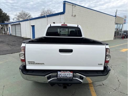 Used 2015 Toyota Tacoma w/ TRD Off-Road Package image 8