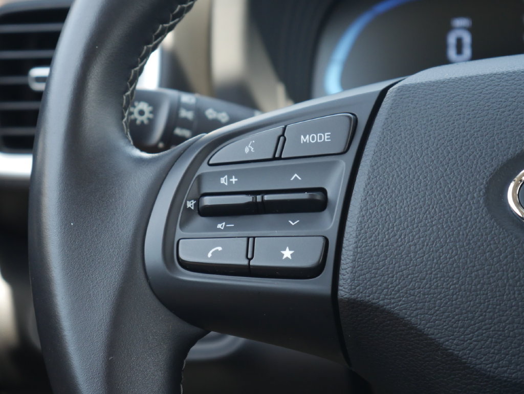Used 2025 Hyundai Venue SEL FWD image 8