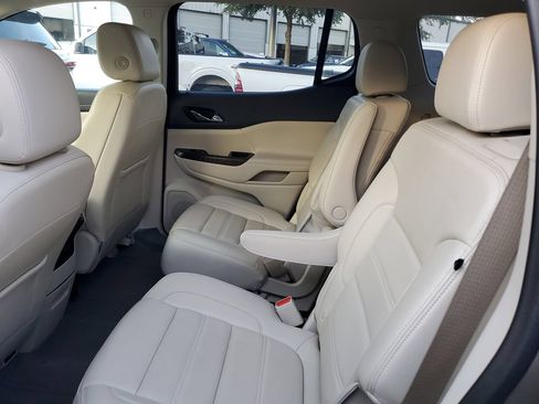 Used 2023 GMC Acadia Denali w/ Denali Technology Package FWD image 10