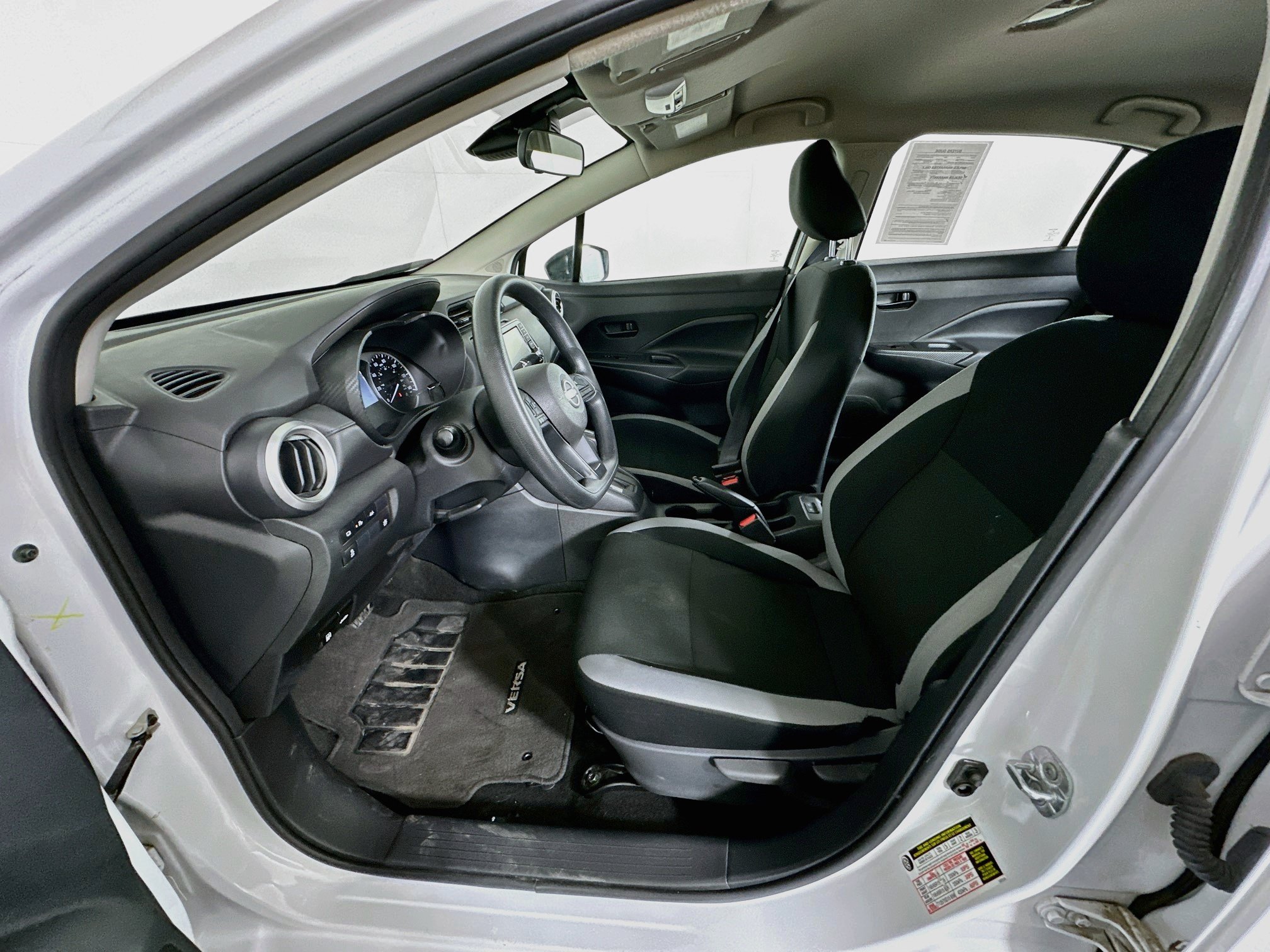 Used 2025 Nissan Versa S FWD image 13
