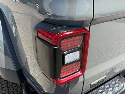 Used 2021 Jeep Gladiator Rubicon AWD/4WD image 28