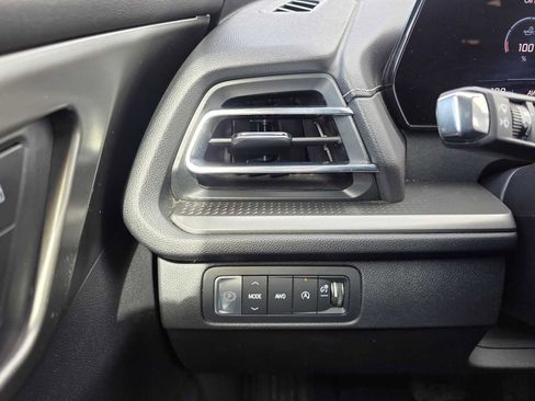 Used 2025 Chevrolet Traverse LT AWD/4WD image 33