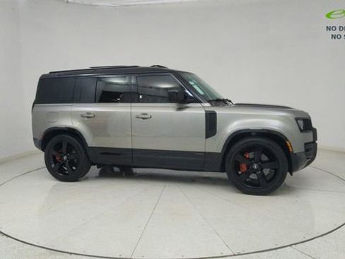 Used 2025 Land Rover Defender 110 X image 68