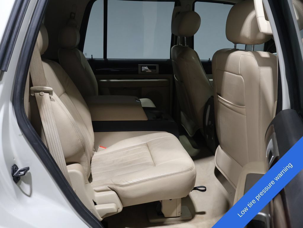 Used 2006 Lincoln Navigator Luxury AWD/4WD image 7