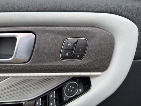 Certified 2025 Ford Explorer Platinum w/ LUX Leather Package image 27