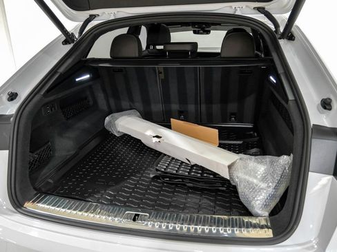 Used 2024 Audi Q8 Prestige image 46