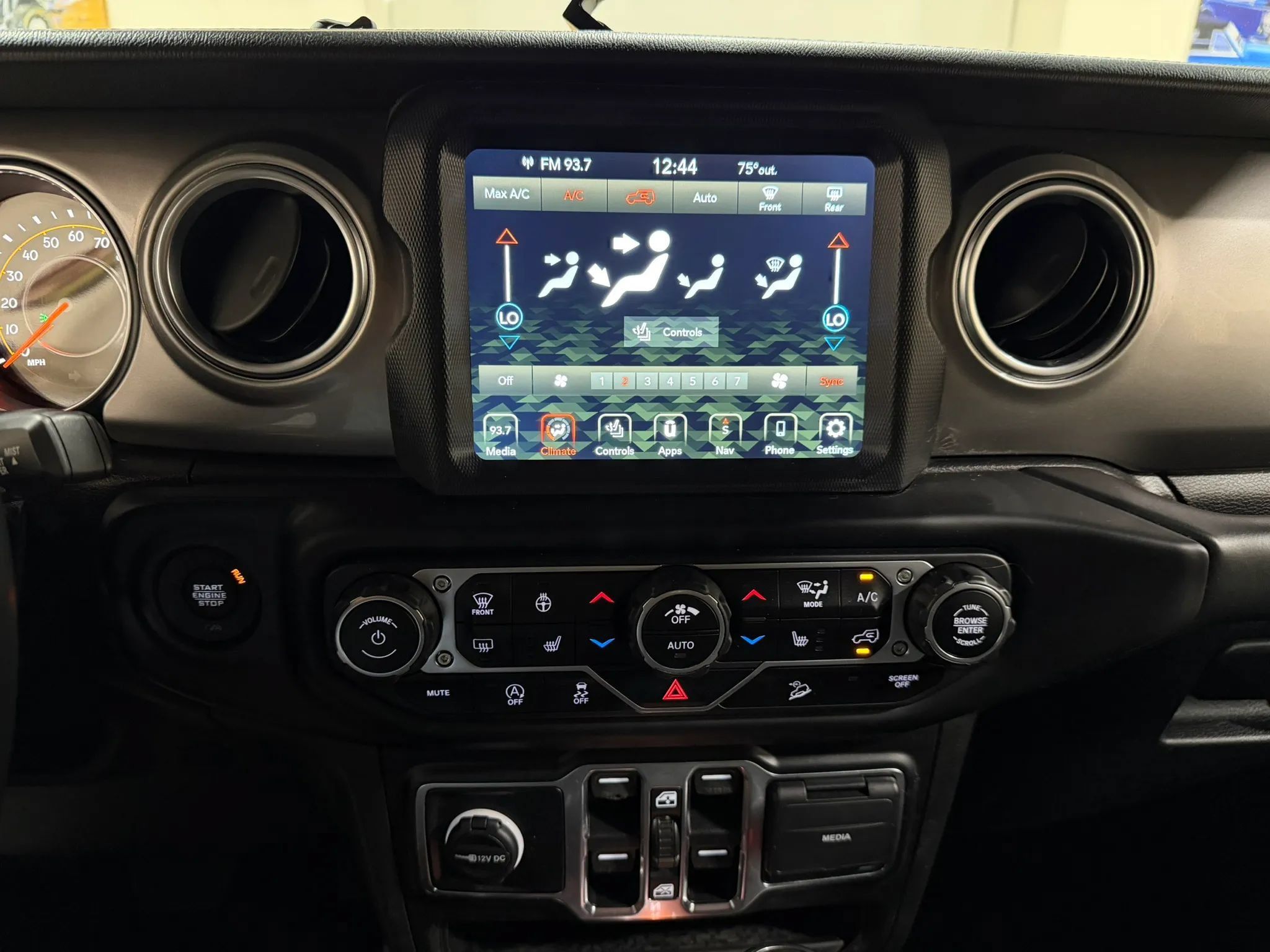 Used 2020 Jeep Wrangler Unlimited Sahara w/ Uconnect 4C Nav & Sound Group AWD/4WD image 43