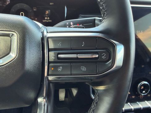 Used 2025 GMC Acadia Elevation image 15