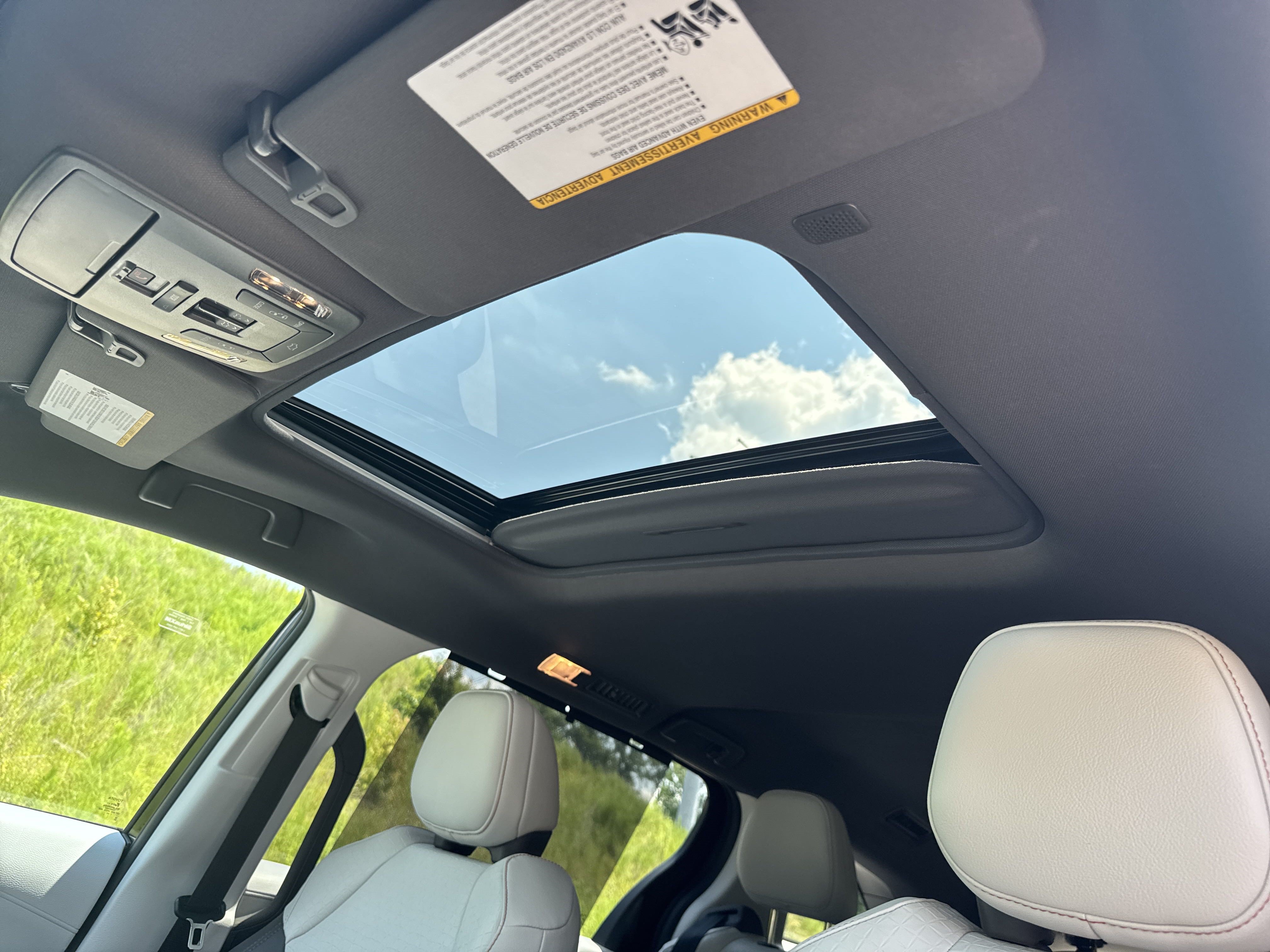 Used 2024 Toyota Sienna XSE w/ XSE Plus Package FWD image 37