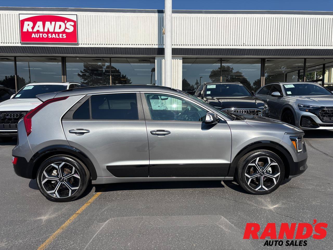 Used 2024 Kia Niro EX Touring FWD image 1