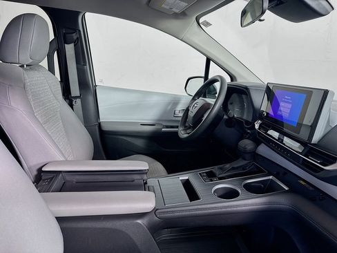 Used 2025 Toyota Sienna LE AWD/4WD image 35