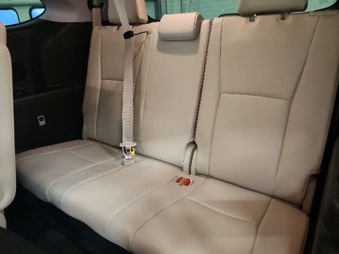 Used 2025 Toyota Highlander Limited AWD/4WD image 38