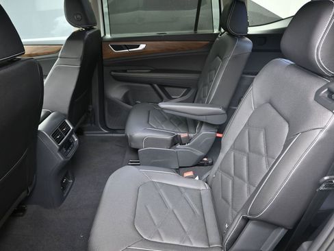 Used 2025 Volkswagen Atlas SE w/ Panoramic Sunroof Package image 20