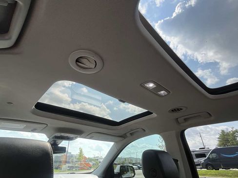 Used 2019 Chevrolet Traverse LT w/ LT Premium Package AWD/4WD image 37